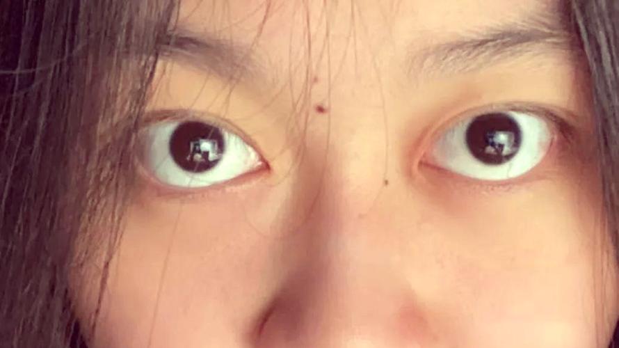 四白眼面相特征与性格运势解析