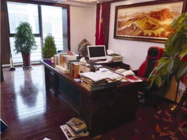 "领导"办公室 图片由成都警方提供