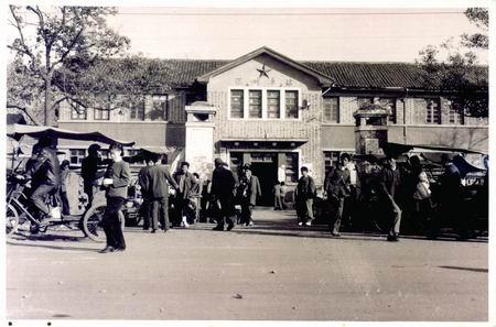 上世纪六十年代的老南站,当时叫"温州汽车中心站".蔡飞立 摄