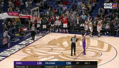 太阳队后卫德文布克罚球绝杀鹈鹕队