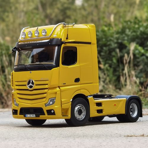 nzg2018奔驰卡车actros牵引车拖头汽车模型合金车模