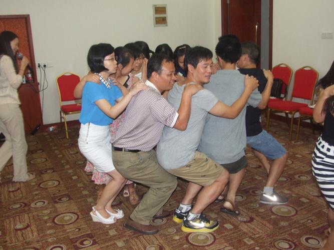 室内拓展项目之人椅