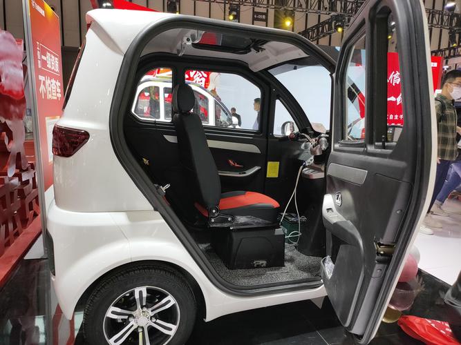 这2款电动三轮车,全新设计还带空调,充满电能跑70公里