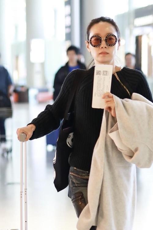 上了年纪的女人为啥喜欢短发,看到马伊琍的长发造型,终于明白了