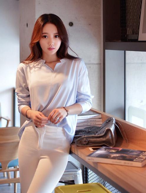 吸睛又时尚舒适的紧身裤勾勒出曼妙的曲线,秀出女性柔美