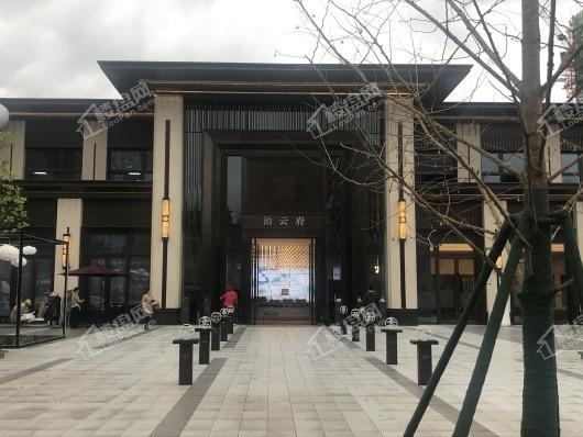 泊云府售楼处大门