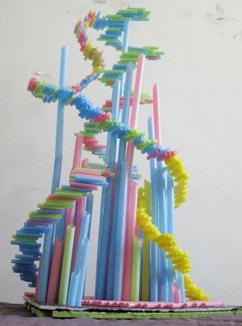 求一些大神用吸管做出的龙虾啊蜻蜓啊什么艺术品之类的(在线急等给