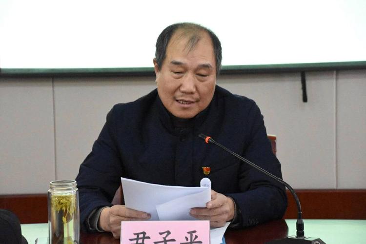 党委副书记杨汝明主持会议.120多名代表参加会议.