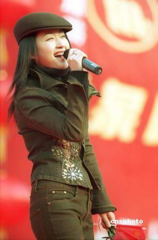 杨钰莹第一次复出曾失败 02年上央视无人问津