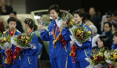 图文-世乒赛女子双打决赛 女双比赛的前三名