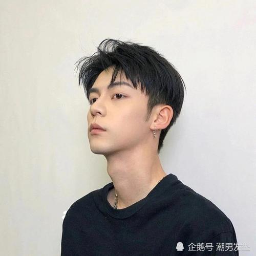 2021年新年男生发型别再瞎剪了,不妨试试这3款,帅气又
