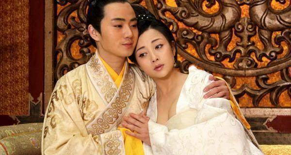 冯润是冯太后的侄女,比丈夫辈分要大,但是年龄却相近.
