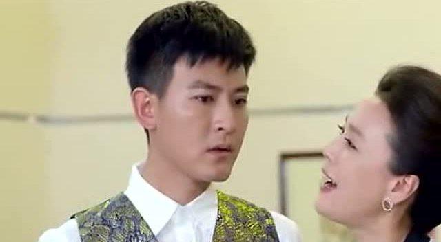 穷小子在酒店被朋友羞辱,霸气女总裁帮忙找回面子