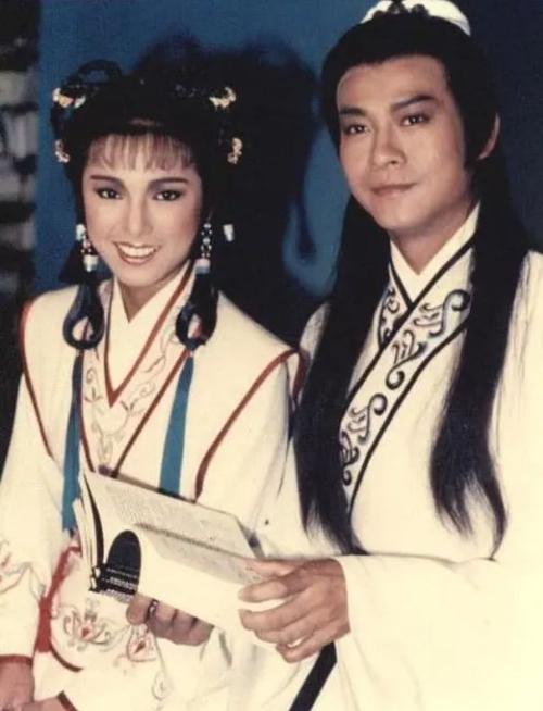 米雪与一生所爱相恋26年没结婚恋人去世后至今单身一人
