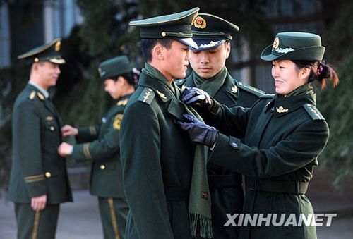 山东武警部队今起换发07式冬季军服