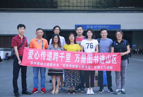 除了经济资助外,还要给予他们精神上的激励,让他们在逆境中自强不息