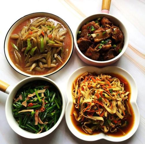 周末的三人餐,简单搭配的4菜2主食,爷俩说还是家里的饭菜更香