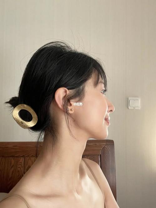 震惊!短发竟也能用鲨鱼夹_鲨鱼夹_短发_时尚_发型