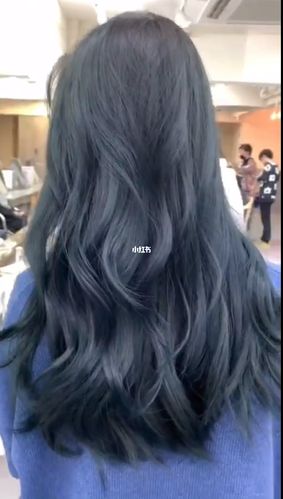 蓝黑色答应我一定要染一次蓝黑的色显白又高