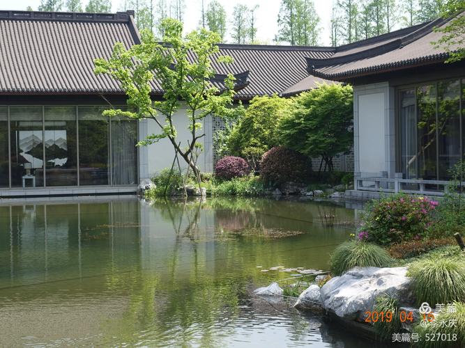 15,上午11:00,我们一行4人,去西湖国宾馆(刘庄),先到八号楼紫薇厅用餐