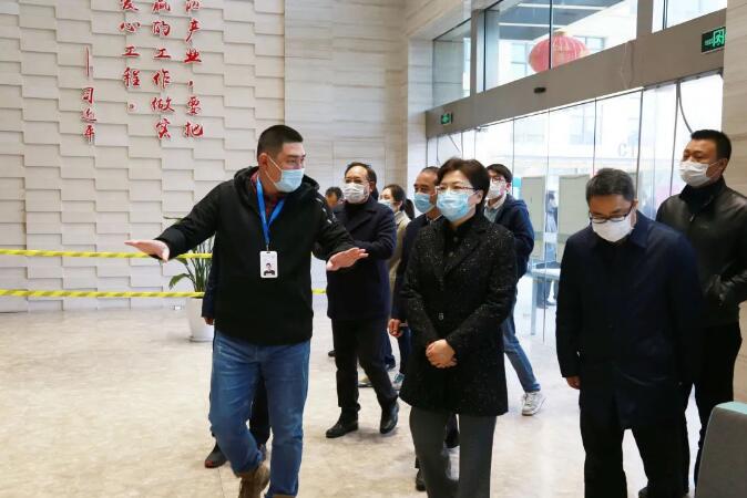 翁国玖,市政府副秘书长包洪新,市发改委主任许明,市商务局局长孔秋云