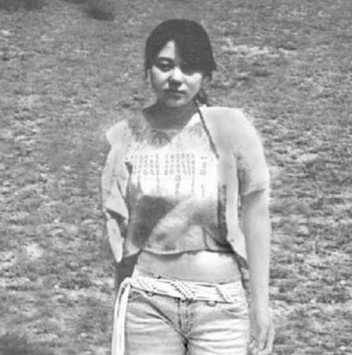 美女罪犯毕丽梅移情富豪毒害穷男友被枪决后在火葬场复活