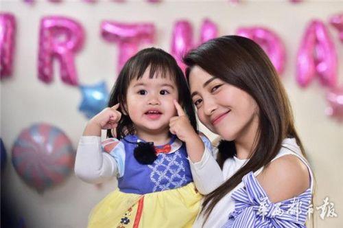 《妈妈是超人2》 包文婧回应"爱哭"争议 称有生二胎计划