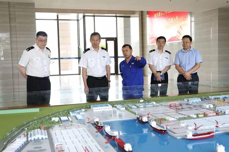 在西海岸新区商务局局长唐晓城的陪同下黄岛海关关长张道虎一行赴青岛