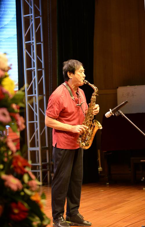 中音萨克斯独奏   "打虎上山"  "马刀舞曲"