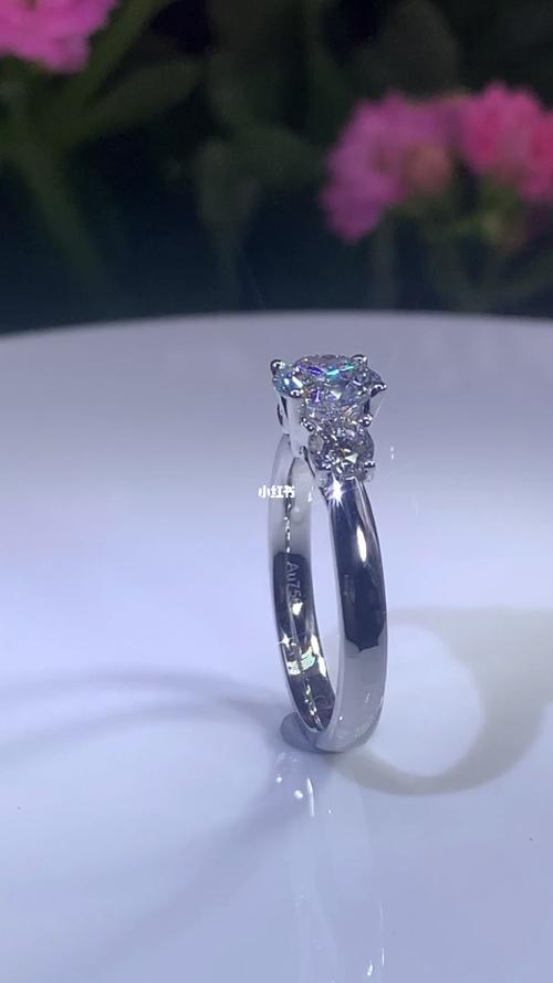 经典款四爪钻戒_钻戒_钻石_彩宝_培育钻石_时尚_配饰