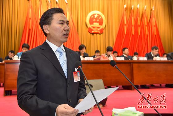 区委副书记,区长祝云武向大会做政府工作报告
