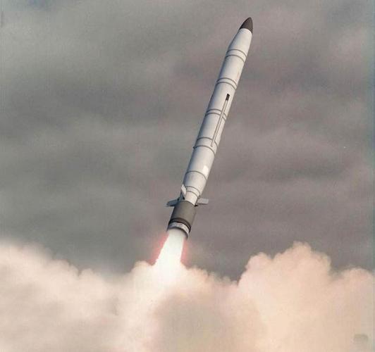 射程近600公里,3马赫突防,鹰击-18凭什么号称我国最强反舰导弹