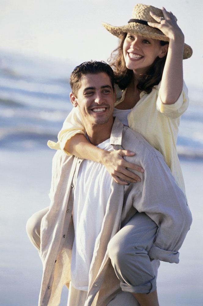 海滩,外国男性,男人,女性,女人,外国夫妻,夫妇,恩爱,背着,幸福,浪漫