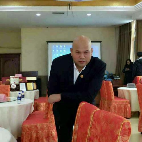 英俊潇洒的帅气老大