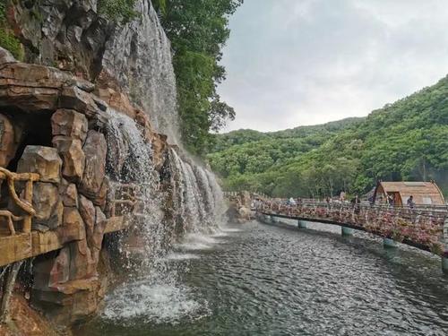 参仙谷生态养生度假区是国家aaa级旅游景区,位于抚顺市新宾满族自治县