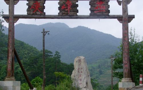 地址:广东省肇庆市怀集县凤岗镇热水坑怀集温泉漂流旅游