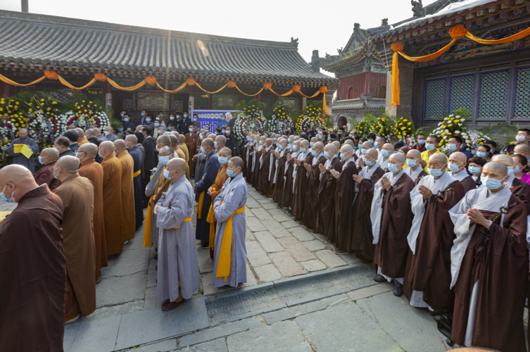 悲明老和尚追思法会在五台山龙泉寺举行