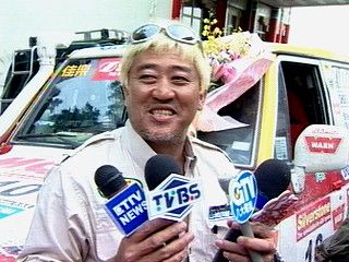 02正文     『小黑』柯受良9日传出在上海拍广告,传出因表演飞车