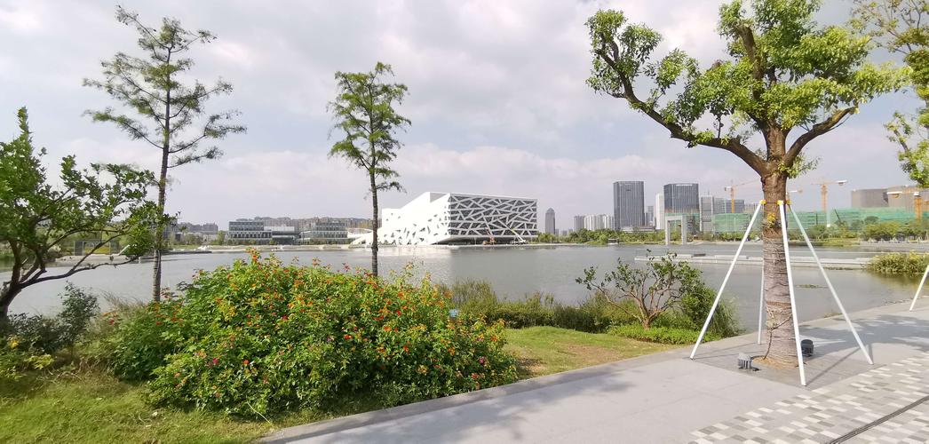 艺尚小镇,东湖公园宜人秋景.