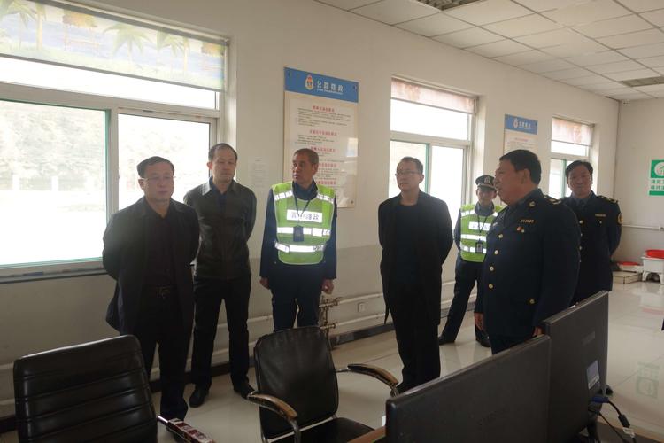 晋中公路分局张惠民局长,游新宇副局长3月26日上午到平松超限检测站