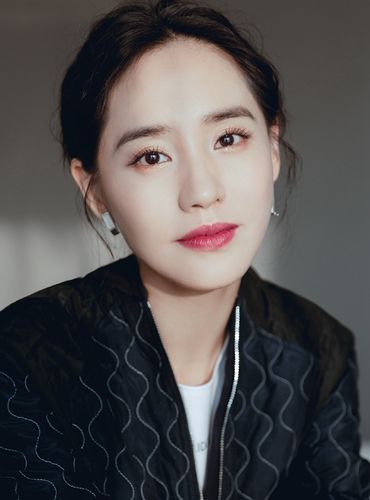 王智优雅干练写真图片24