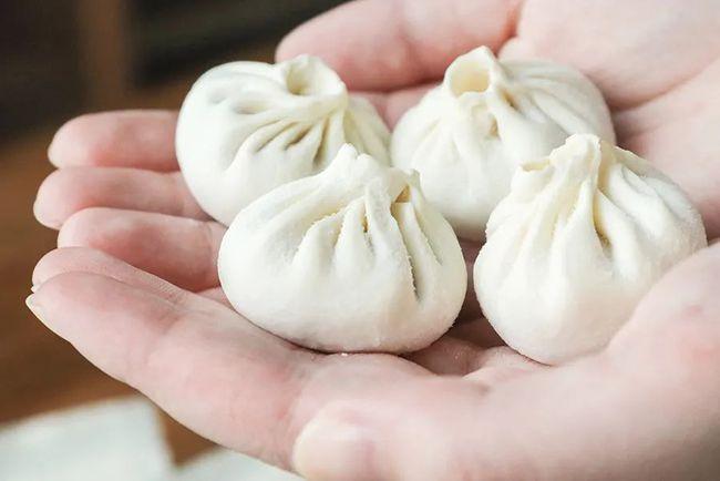 仔细一看,每个都有18个以上的褶,漂亮的"鲤鱼嘴",令小笼蒸起来会呼吸.