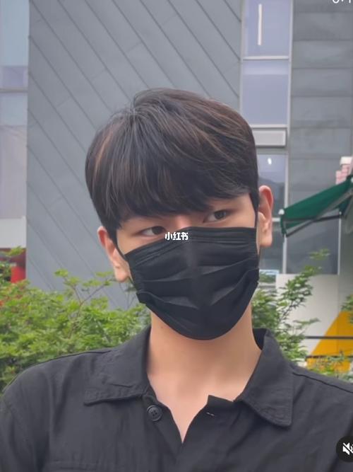 王熙adhair: 男生蓬松气垫烫发型推荐,减龄修颜高魅力