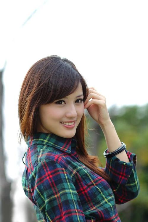 故事:老板想娶漂亮姑娘,姑娘投河时被人阻止,新婚后老板疯了