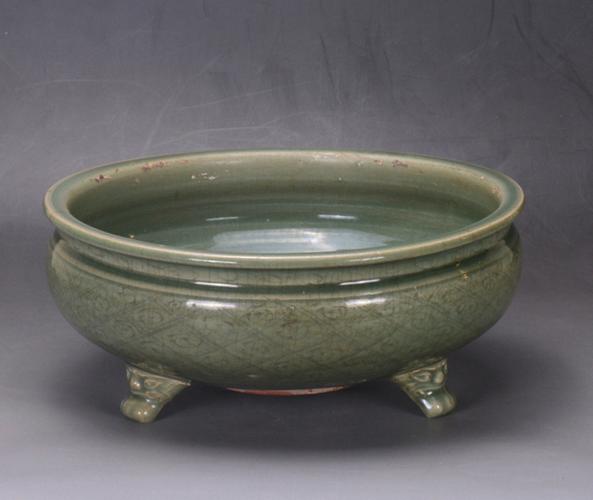 明代龙泉窑暗刻纹大香炉鉴定详情