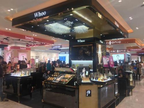 或因汉光百货正在举行活动,其他商场在化妆品专柜的客流量均不如汉光