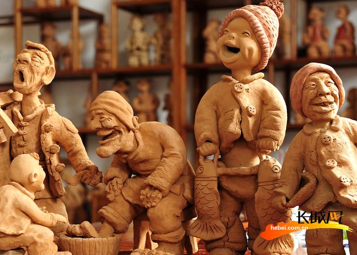 部分运河风情泥塑作品.通讯员 苑立伟 摄