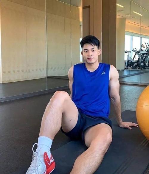 "认识男票之后才知道男生也有梨型身材?