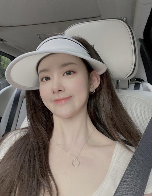 胡宾果爆料女网红当小三,被金主送满钻首饰,迅猛龙花珊珊遭质疑