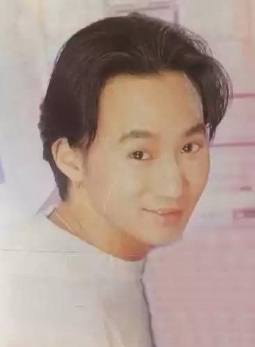 家驹这种发型要怎么整啊? 就是前面分开的那两撮头发